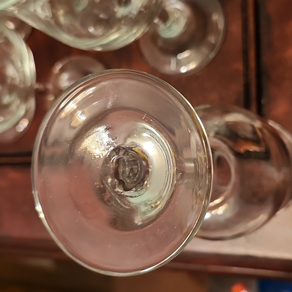 6 - 8 oz Clear flared-rim wine glasses - Picture 4 of 4